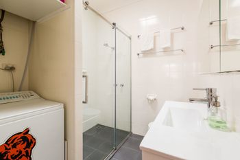 KIM 2BDR West Melbourne Apartment - Rental Cars 6