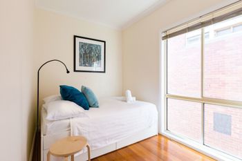 KIM 2BDR West Melbourne Apartment - Rental Cars 3