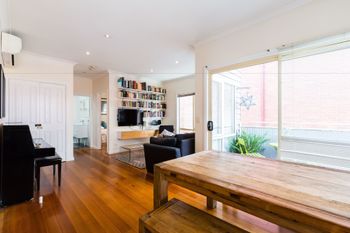 KIM 2BDR West Melbourne Apartment - Rental Cars 5