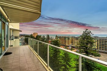 Penthouse Liberty Towers - Rental Cars 0