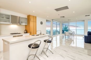 Penthouse Liberty Towers - Rental Cars 3