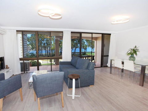 Beachport 14 Newly Renovated 2 Bedroom Apt On Parkyn Parade With Aircon - Rental Cars 1