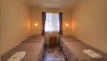 Kahlers Oasis Caravan Park - Rental Cars 5