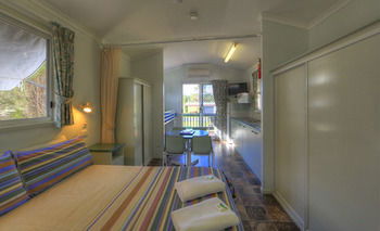 Kahlers Oasis Caravan Park - Rental Cars 4