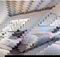 Discobulous 7 - Rental Cars