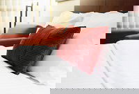 The Ripley Family Holiday Retreat - Rental Cars 0