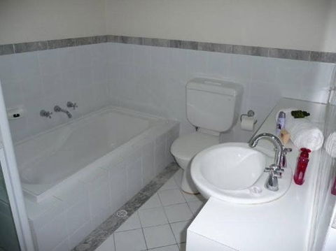 Absolute Luxury In The East End Of Adelaide Apartment - Rental Cars 3