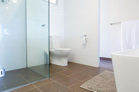 Beach & Bay Holiday House - Rental Cars 2