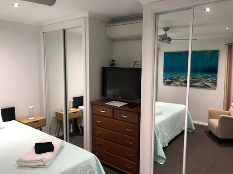 Beach & Bay Holiday House - Rental Cars 6