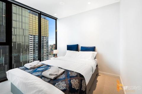 IFSuites (IFSTAYS) Light House Apartment - Rental Cars 1