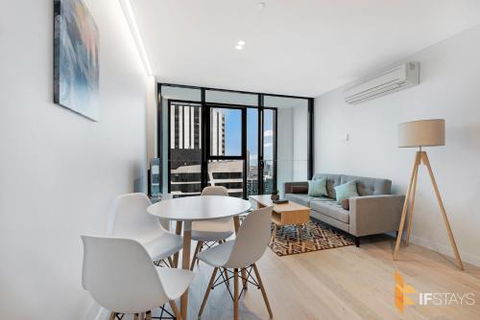 IFSuites (IFSTAYS) Light House Apartment - Rental Cars 4
