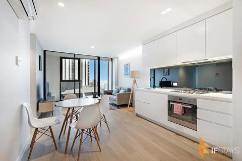 IFSuites (IFSTAYS) Light House Apartment - Rental Cars 3