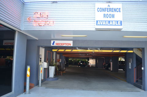 Airport Motel - Rental Cars 0