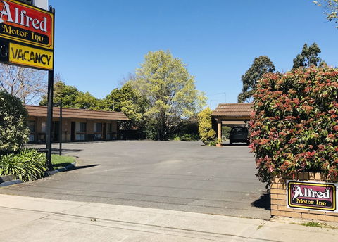 Alfred Motor Inn - Rental Cars 0