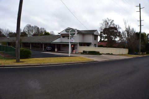 Acacia Motor Inn Armidale - Rental Cars 1