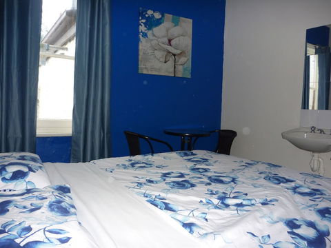Adelaide Travellers Inn - Hostel - Rental Cars 3