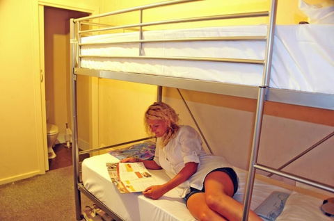 Adelaide Travellers Inn - Hostel - Rental Cars 5