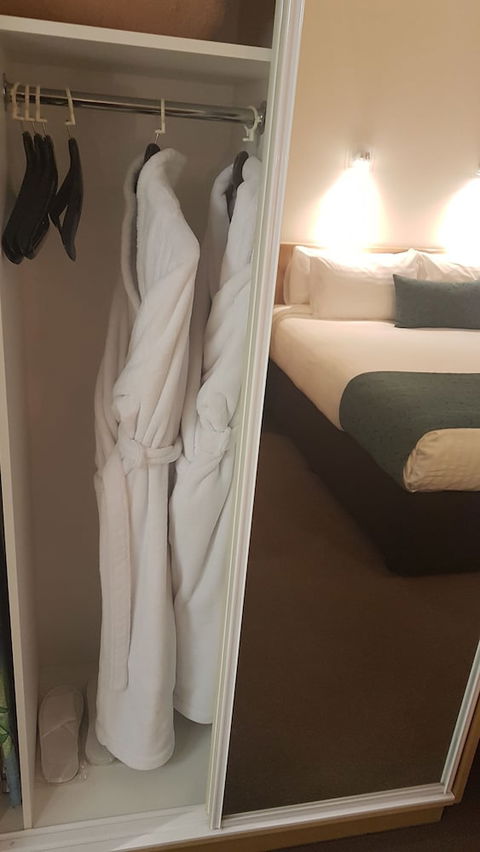 Coal Valley Motor Inn, Morwell - Rental Cars 4