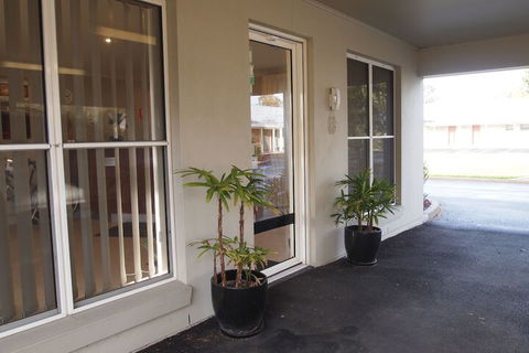 Alexander Cameron Suites - Rental Cars 6