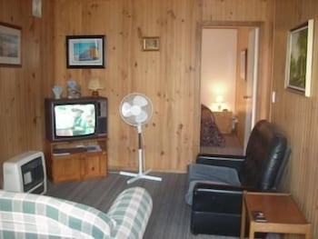 Apollo Bay Backpackers - Rental Cars 1