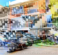 Bay Breeze Boutique Accommodation - Rental Cars