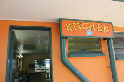 JJs Backpackers Hostel - Rental Cars 2