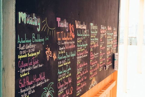 JJs Backpackers Hostel - Rental Cars 5