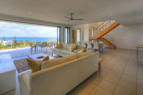 Rainbow Sea Resort - Rental Cars 3