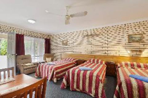 Sapphire Motel Coffs Harbour - Rental Cars 3