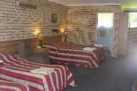 Sapphire Motel Coffs Harbour - Rental Cars 2