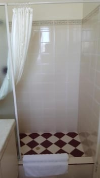 Anchorage Guest House - Rental Cars 3