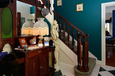 Anchorage Guest House - Rental Cars 2