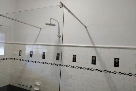 Glenelg Gateway Apartments - Rental Cars 3
