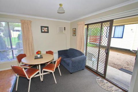 Wangaratta Caravan Park - Rental Cars 7