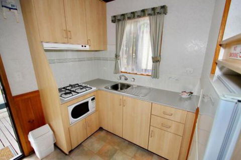 Wangaratta Caravan Park - Rental Cars 2