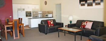 Aquarius Resort Holiday Apartments - Rental Cars 4