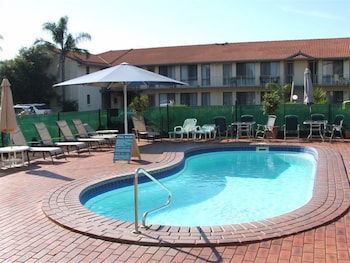 Aquarius Resort Holiday Apartments - Rental Cars 0