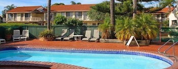 Aquarius Resort Holiday Apartments - Rental Cars 1