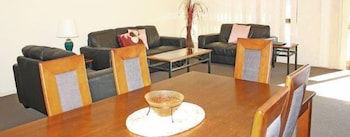 Aquarius Resort Holiday Apartments - Rental Cars 3