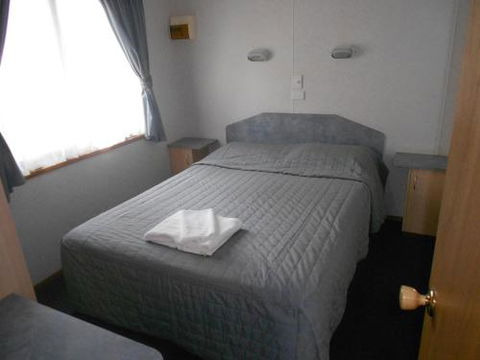 Wagga Wagga Beach Caravan Park - Rental Cars 5