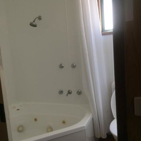 Wagga Wagga Beach Caravan Park - Rental Cars 2