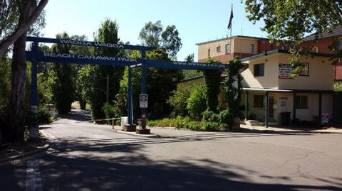 Wagga Wagga Beach Caravan Park - Rental Cars 6