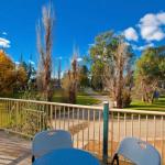 Wagga Wagga Beach Caravan Park - Rental Cars 0