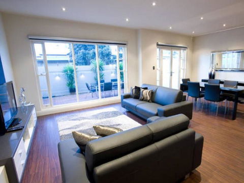 Precinct On Jardine Accommodation - Rental Cars 1
