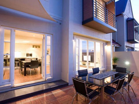 Precinct On Jardine Accommodation - Rental Cars 2