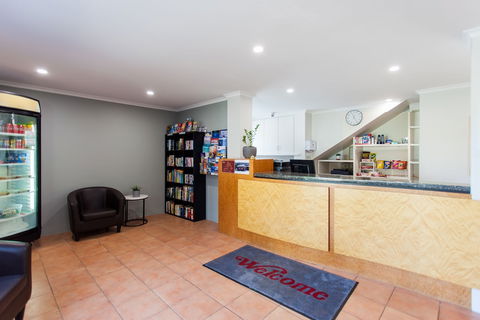 Kings Park Motel - Rental Cars 3