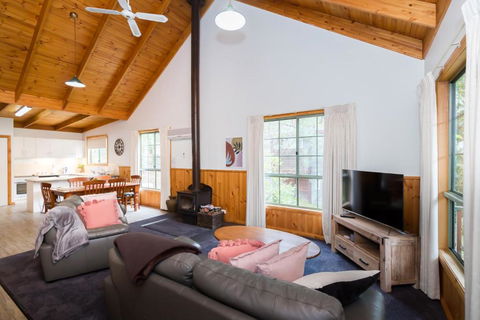 Country Lane Cottage - Rental Cars 6