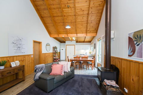 Country Lane Cottage - Rental Cars 1