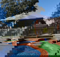 Golden Reef Motor Inn - Rental Cars