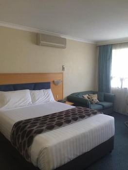 Park Motor Inn - Rental Cars 6